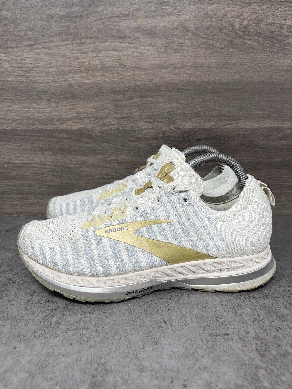 Brooks Bedlam 2 Size 7.5 Womens White Grey Gold DNA AMP Stability Running Shoes